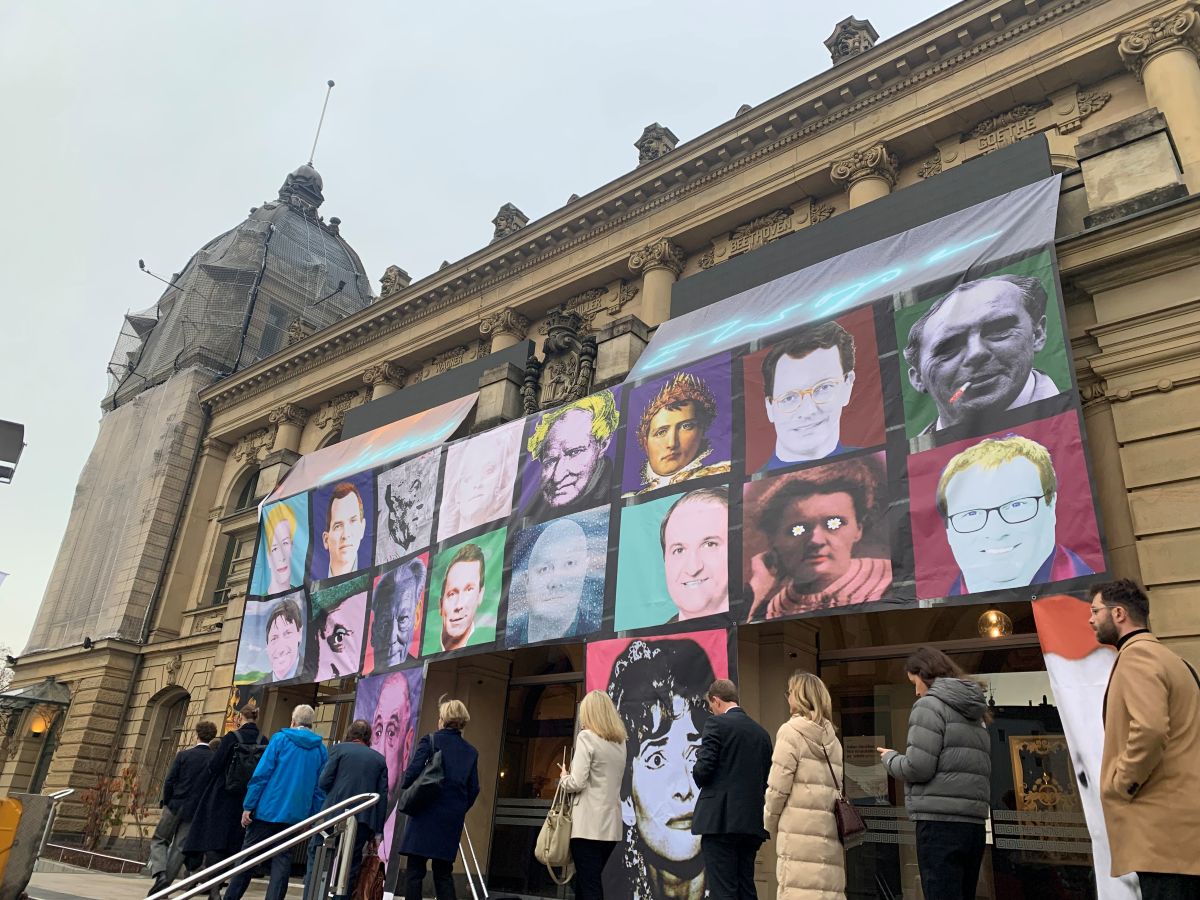 Circular valley forum