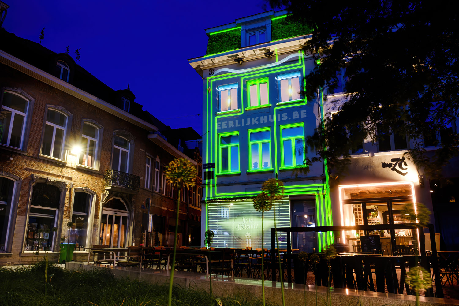 Projectie eerlijk huis op gevel korenmarkt te Mechelen